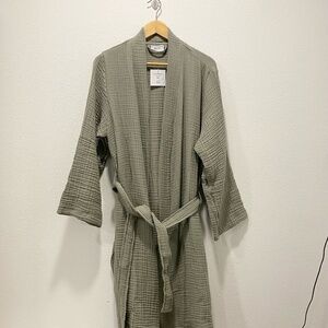 NWT Parachute Men's Cloud Cotton Moss Robe - Large